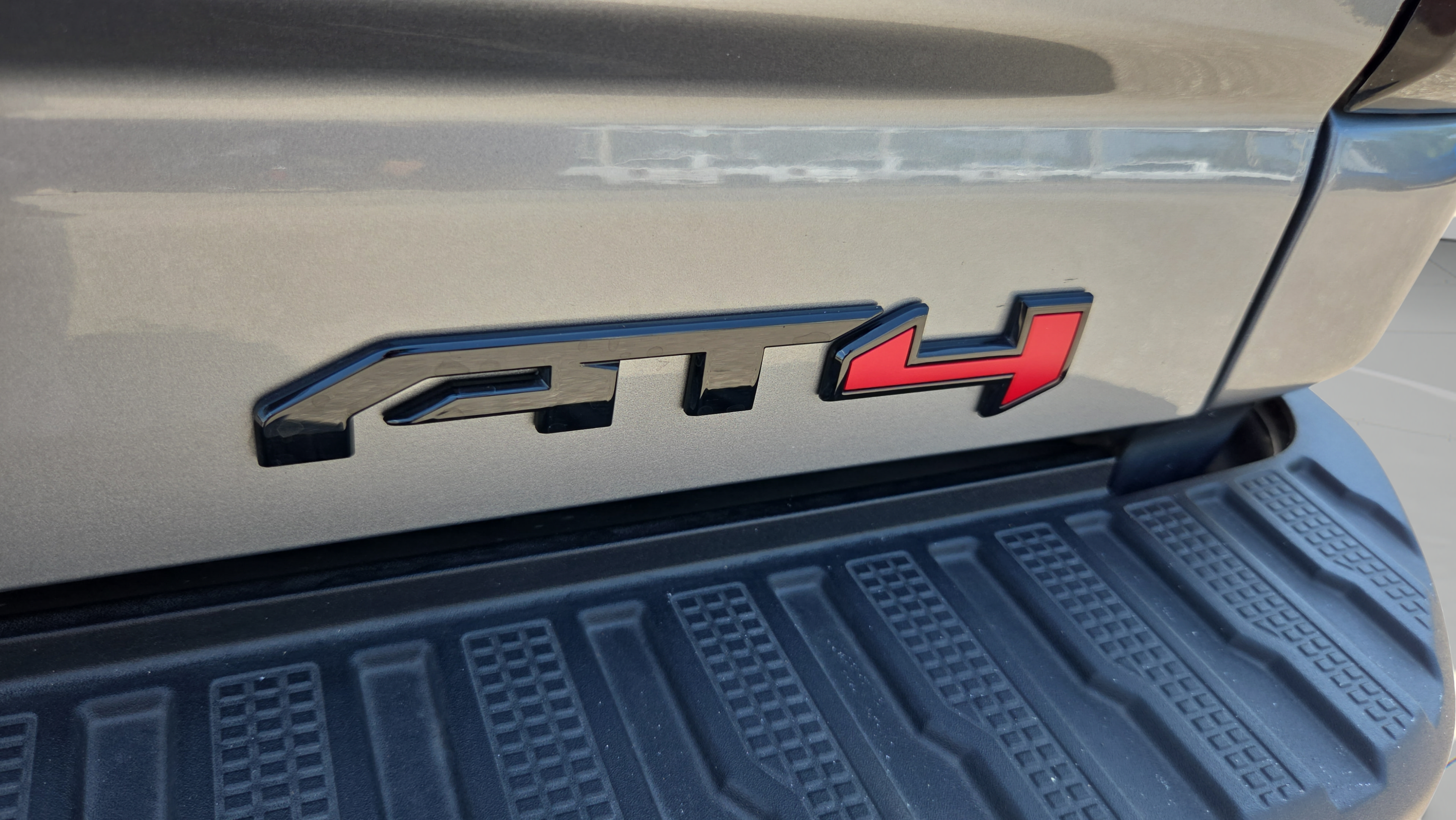 Used 2026 GMC Sierra 2500 AT4 w/ AT4 Premium Plus Package AWD/4WD image 18