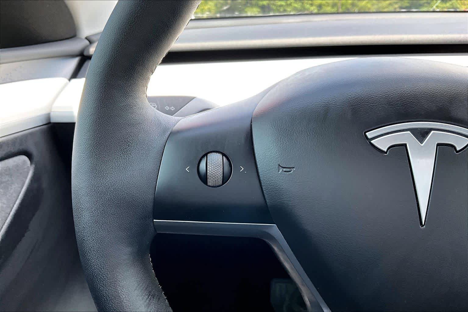 Used 2025 Tesla Model Y Long Range RWD image 23