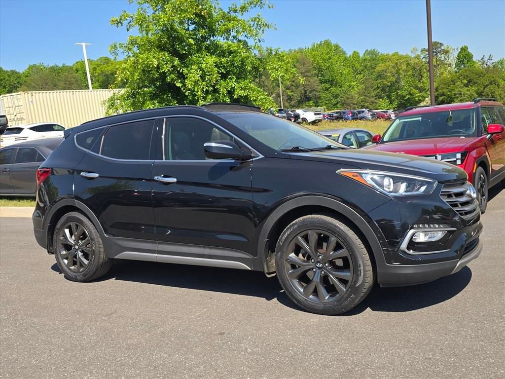 Used 2017 Hyundai Santa Fe Sport FWD image 1