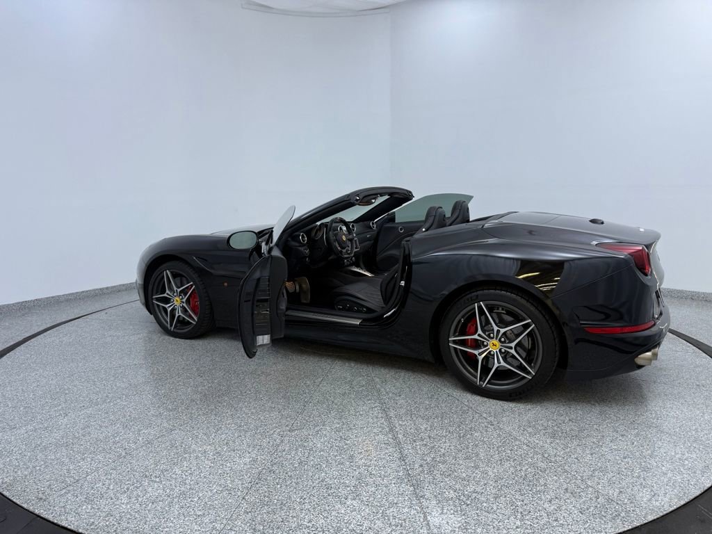 Used 2017 Ferrari California T image 17