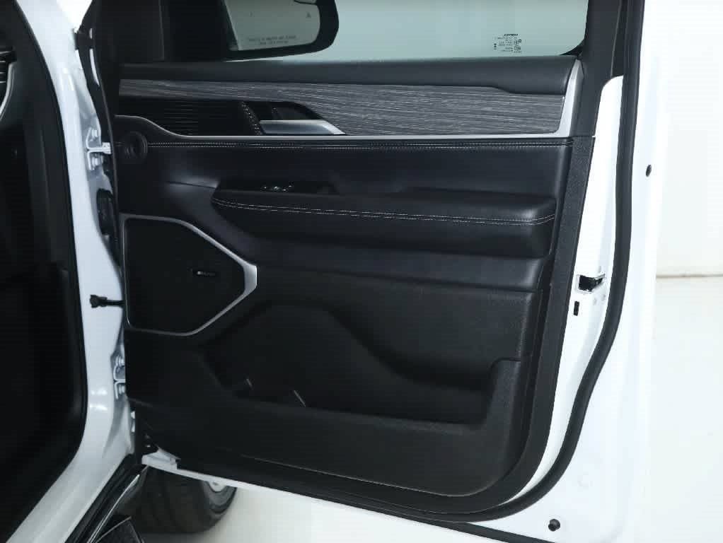 Used 2024 Jeep Wagoneer Series II w/ Premium Group I AWD/4WD image 36