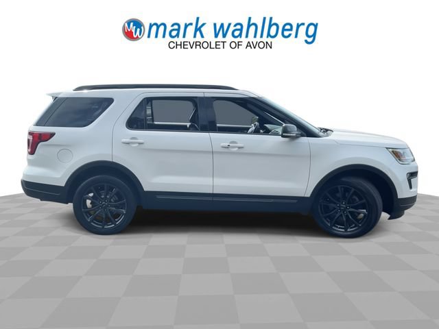Used 2018 Ford Explorer XLT w/ Equipment Group 202A AWD/4WD image 9