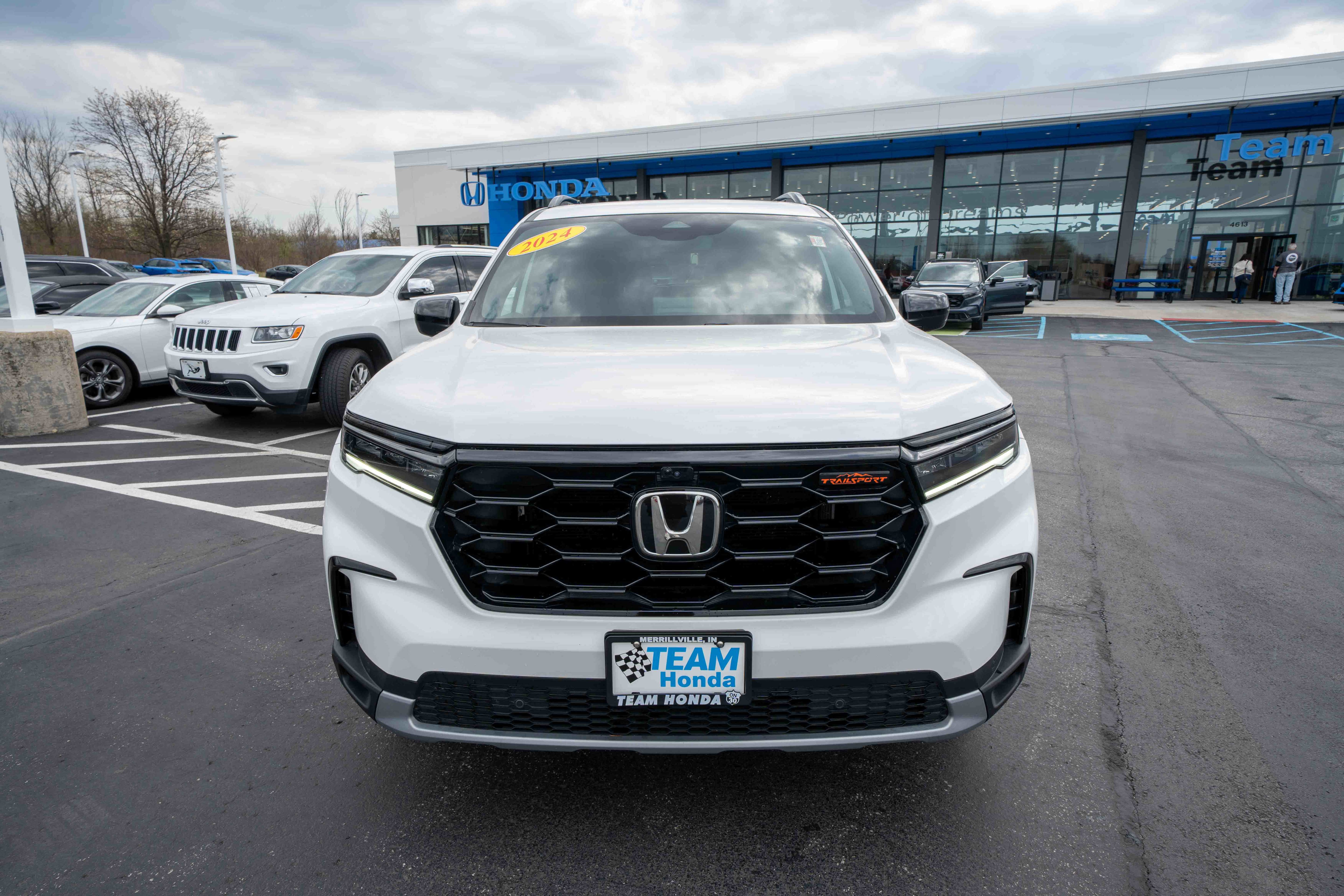 Used 2024 Honda Pilot TrailSport image 2