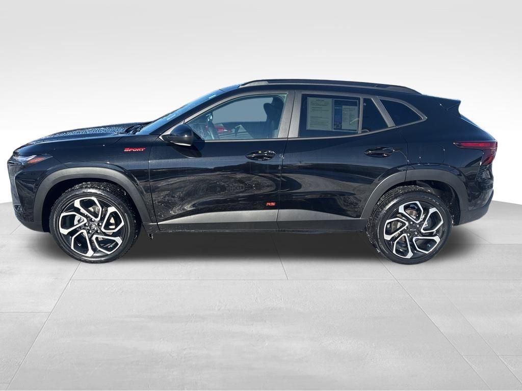 Used 2025 Chevrolet Trax RS w/ Sunroof Package image 3