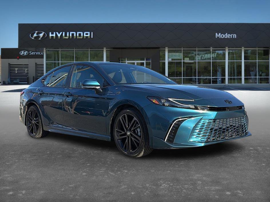 Used 2025 Toyota Camry XSE image 3