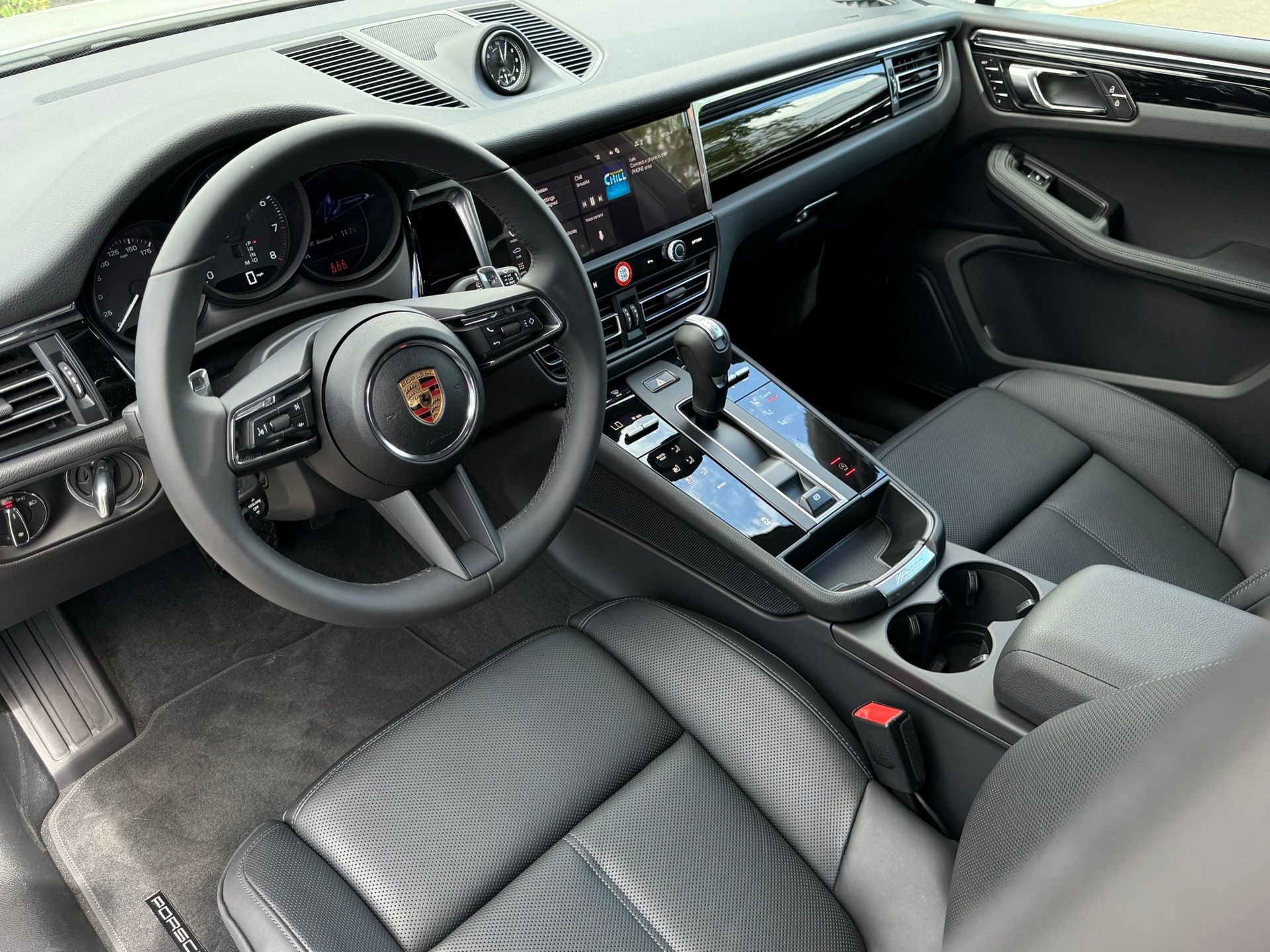 Used 2025 Porsche Macan image 4