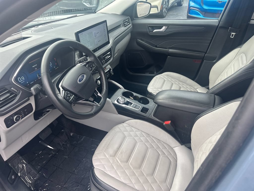 Used 2023 Ford Escape Platinum w/ Premium Technology Package AWD/4WD image 11