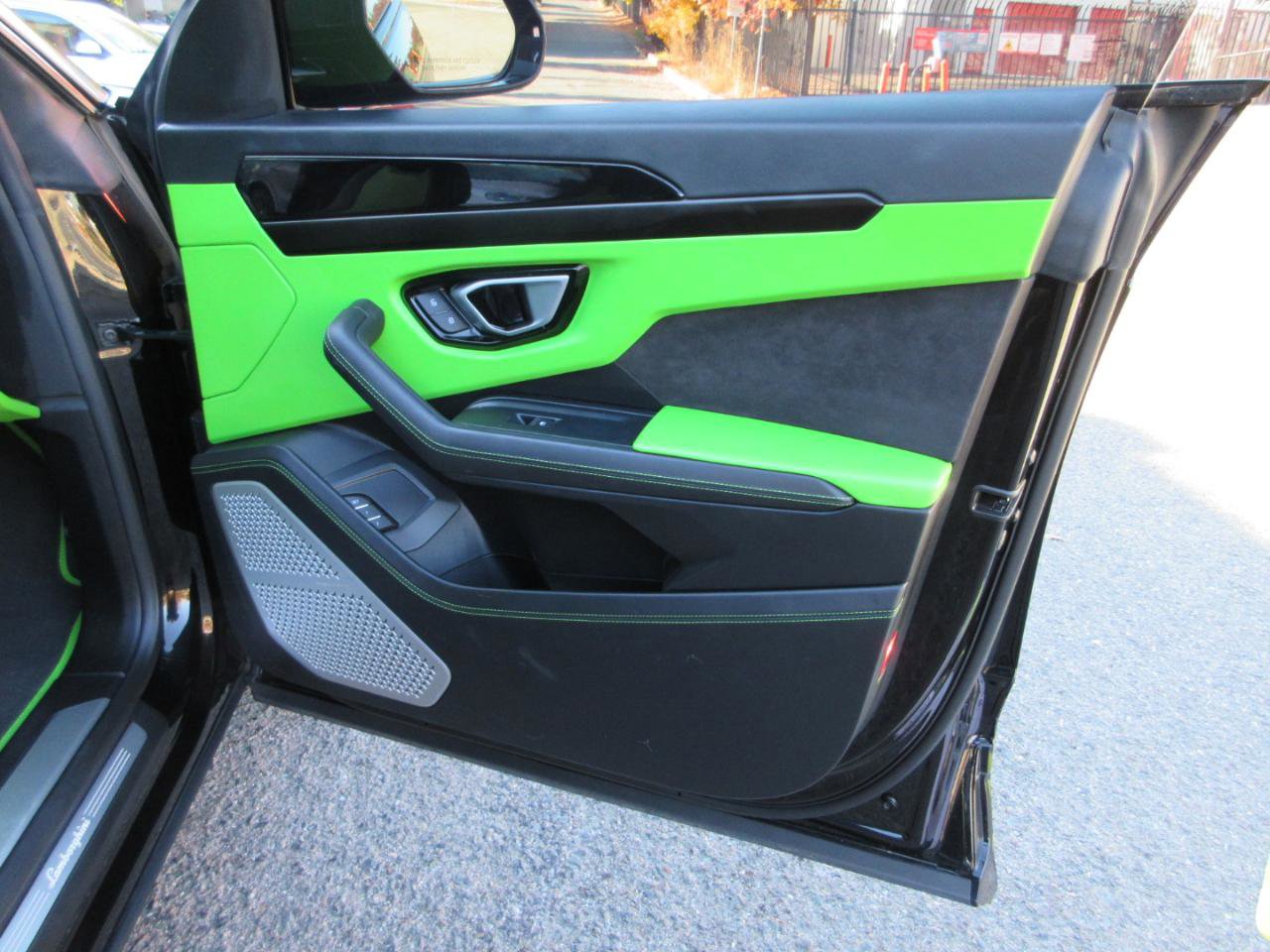 Used 2022 Lamborghini Urus image 25