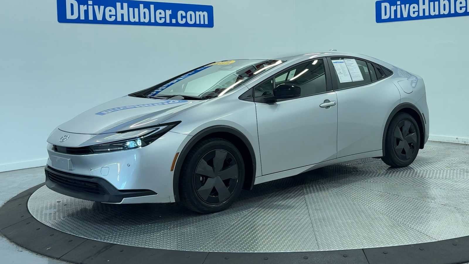 Used 2023 Toyota Prius LE FWD image 3
