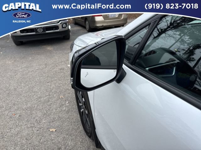 Used 2025 Toyota Corolla Cross SE w/ Moonroof Package image 12