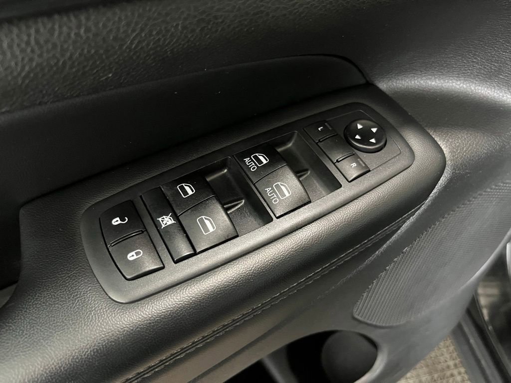 Used 2020 Jeep Grand Cherokee Laredo AWD/4WD image 4