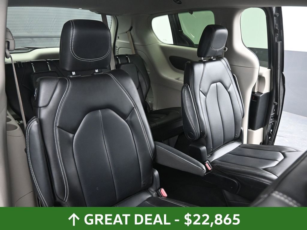 Used 2023 Chrysler Pacifica Touring-L image 53