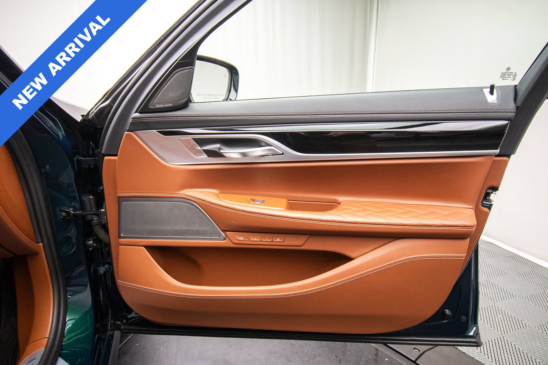 Used 2022 BMW ALPINA B7 xDrive w/ Luxury Rear Seating Package AWD/4WD image 49