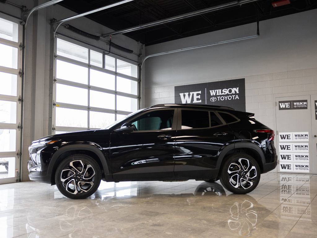 Used 2025 Chevrolet Trax RS w/ Sunroof Package image 1