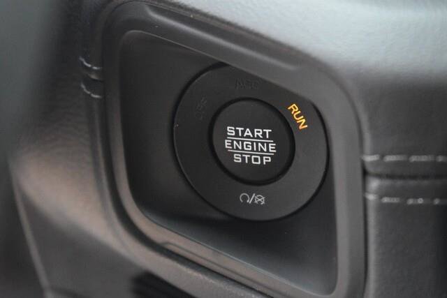 Used 2025 Jeep Wrangler Sahara 4xe AWD/4WD image 30
