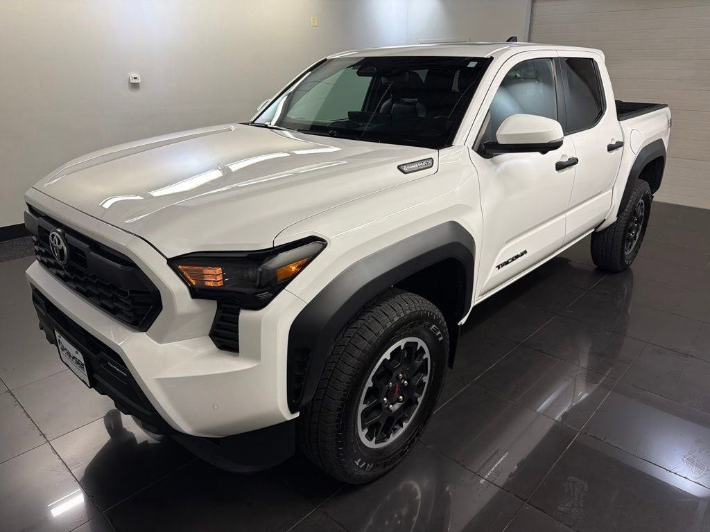 Used 2024 Toyota Tacoma TRD Off-Road w/ TRD Off Road Premium Package AWD/4WD image 3