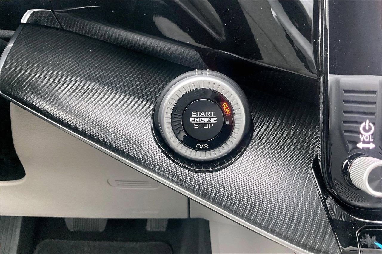 New 2026 Jeep Grand Wagoneer L Summit w/ Premium Group III image 20