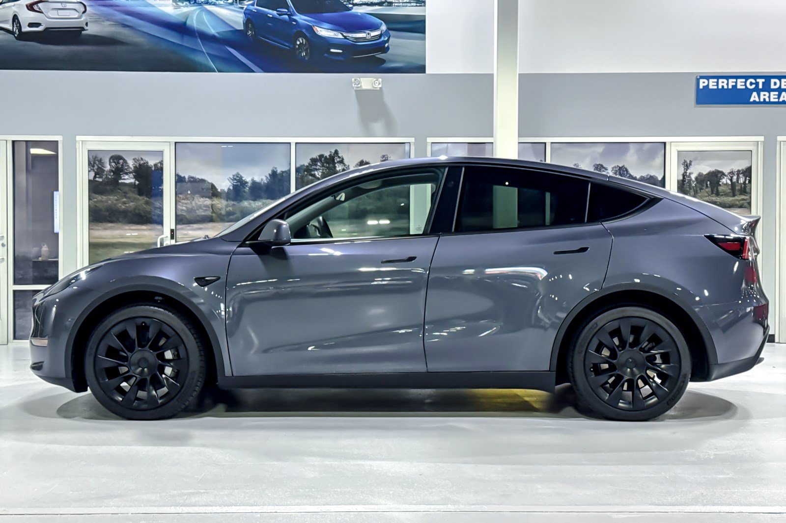 Used 2023 Tesla Model Y Long Range AWD/4WD image 2