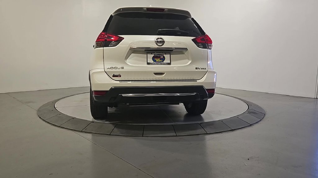 Used 2017 Nissan Rogue SV AWD/4WD image 4