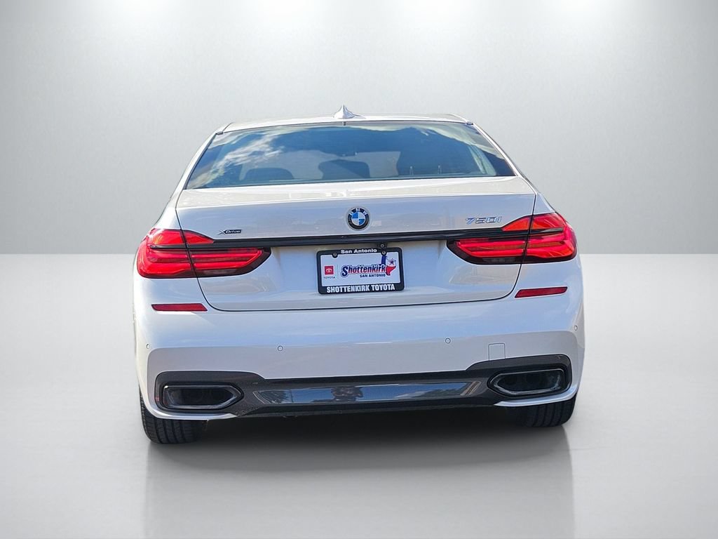 Used 2019 BMW 750i xDrive w/ M Sport Package AWD/4WD image 6