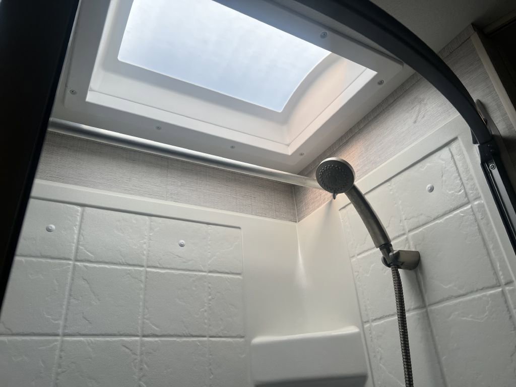 Used 2022 Ford E-450 and Econoline 450 Super Duty w/ Motorhome Prep Package image 54