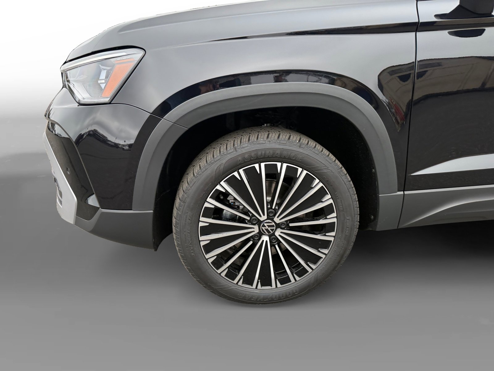New 2026 Volkswagen Taos SE FWD image 9