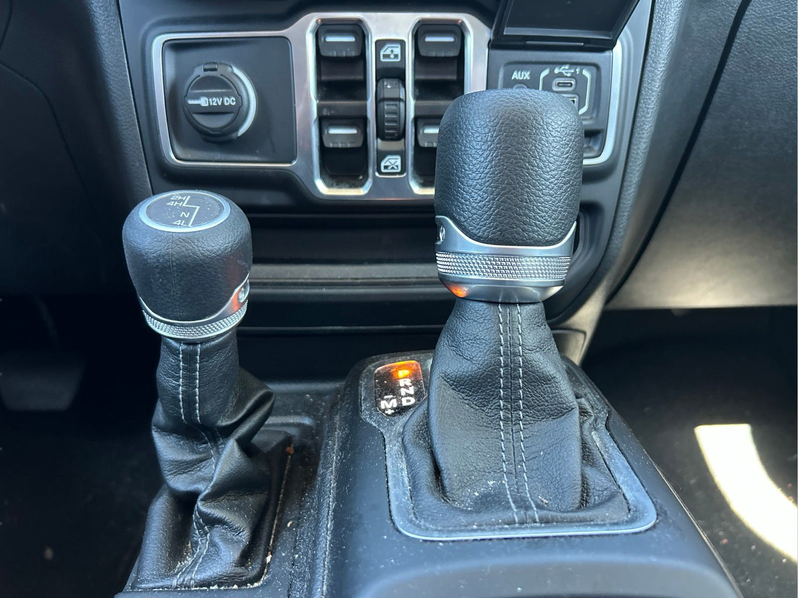 Certified 2025 Jeep Gladiator Sport AWD/4WD image 18