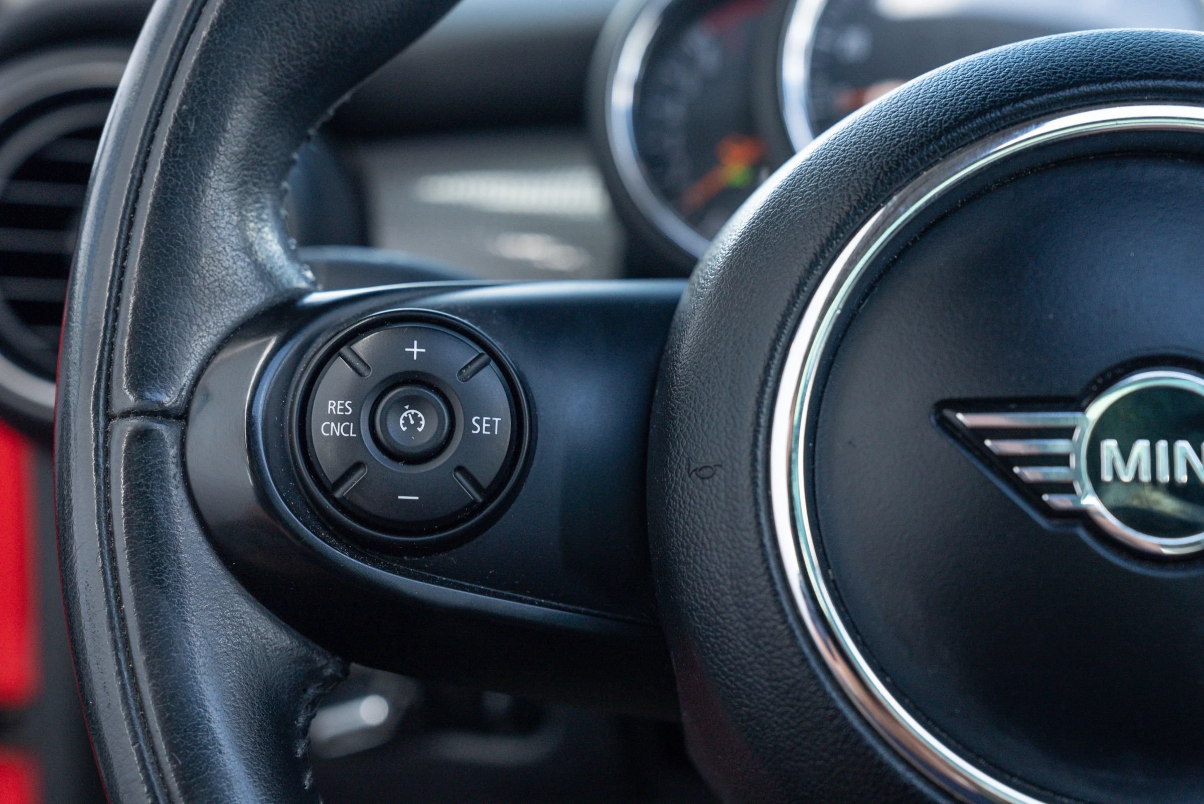 Used 2020 MINI Cooper 2-Door Hardtop FWD image 27