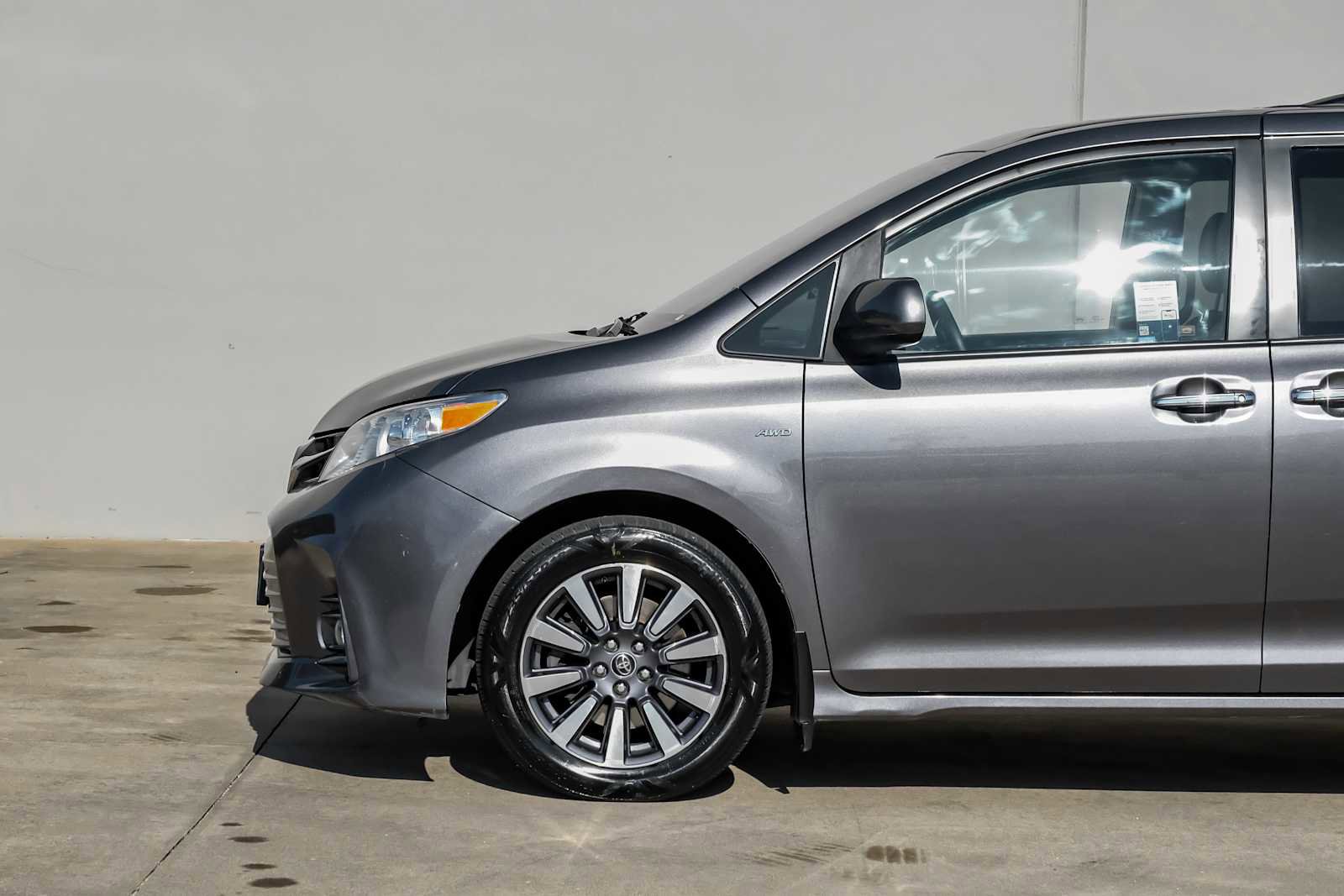Used 2018 Toyota Sienna XLE image 13