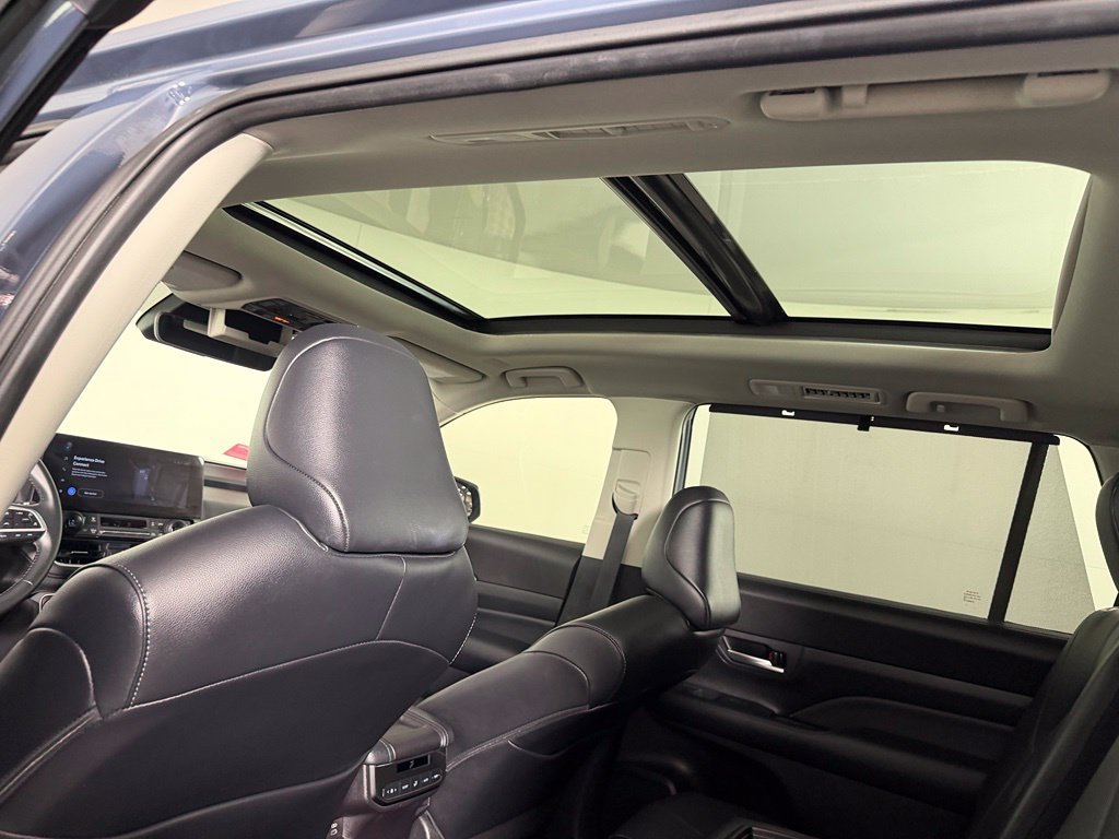 Used 2025 Toyota Grand Highlander AWD image 20