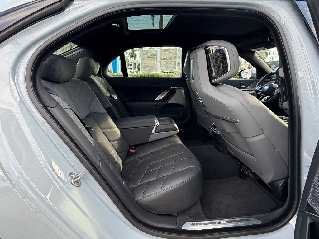 Used 2025 BMW 740i RWD image 17