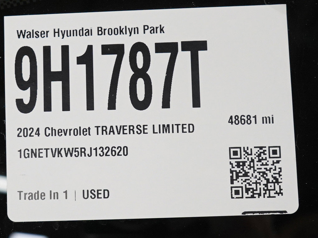 Used 2024 Chevrolet Traverse LT w/ Rear Camera Mirror Package image 33