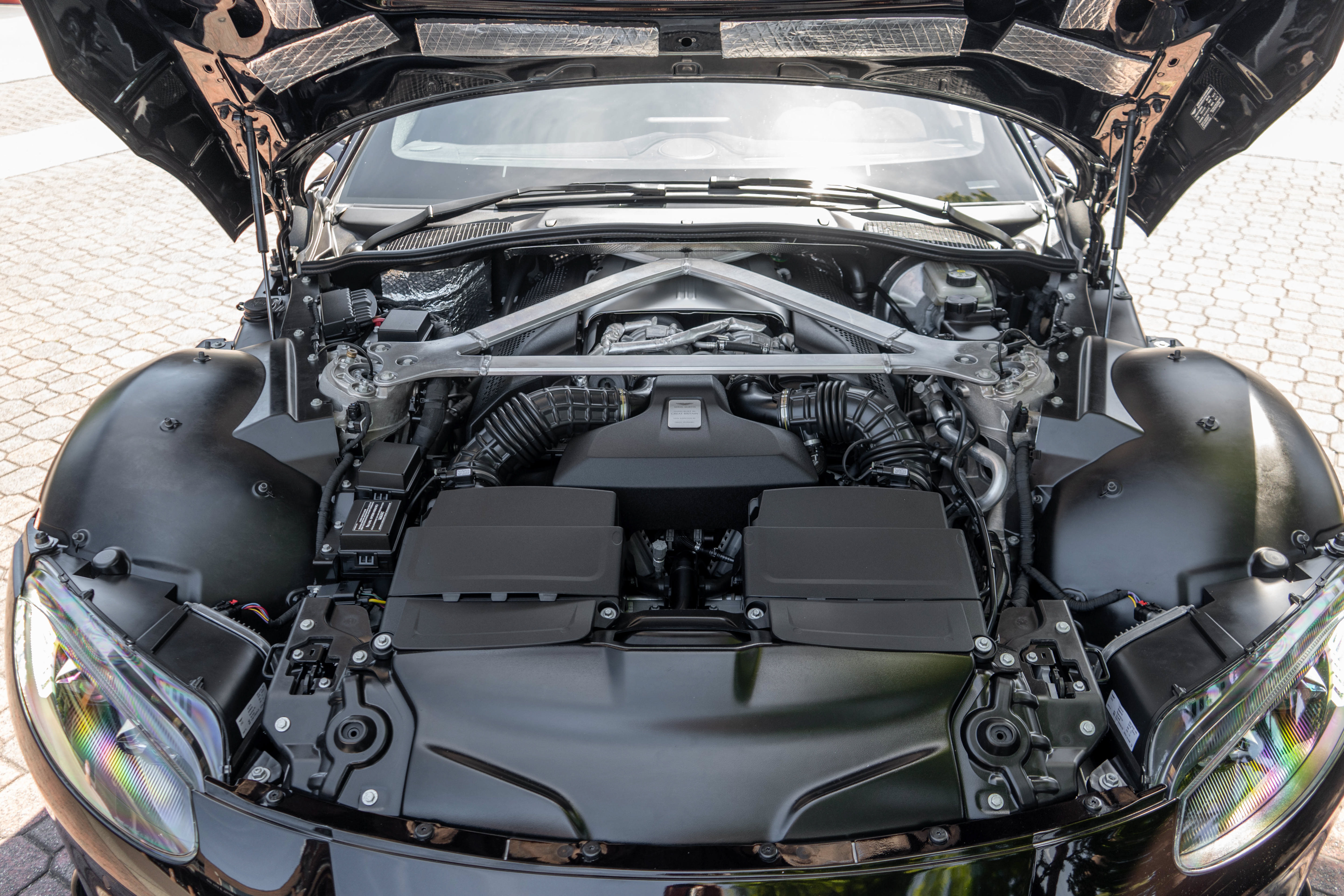 Used 2021 Aston Martin V8 Vantage Coupe RWD image 28
