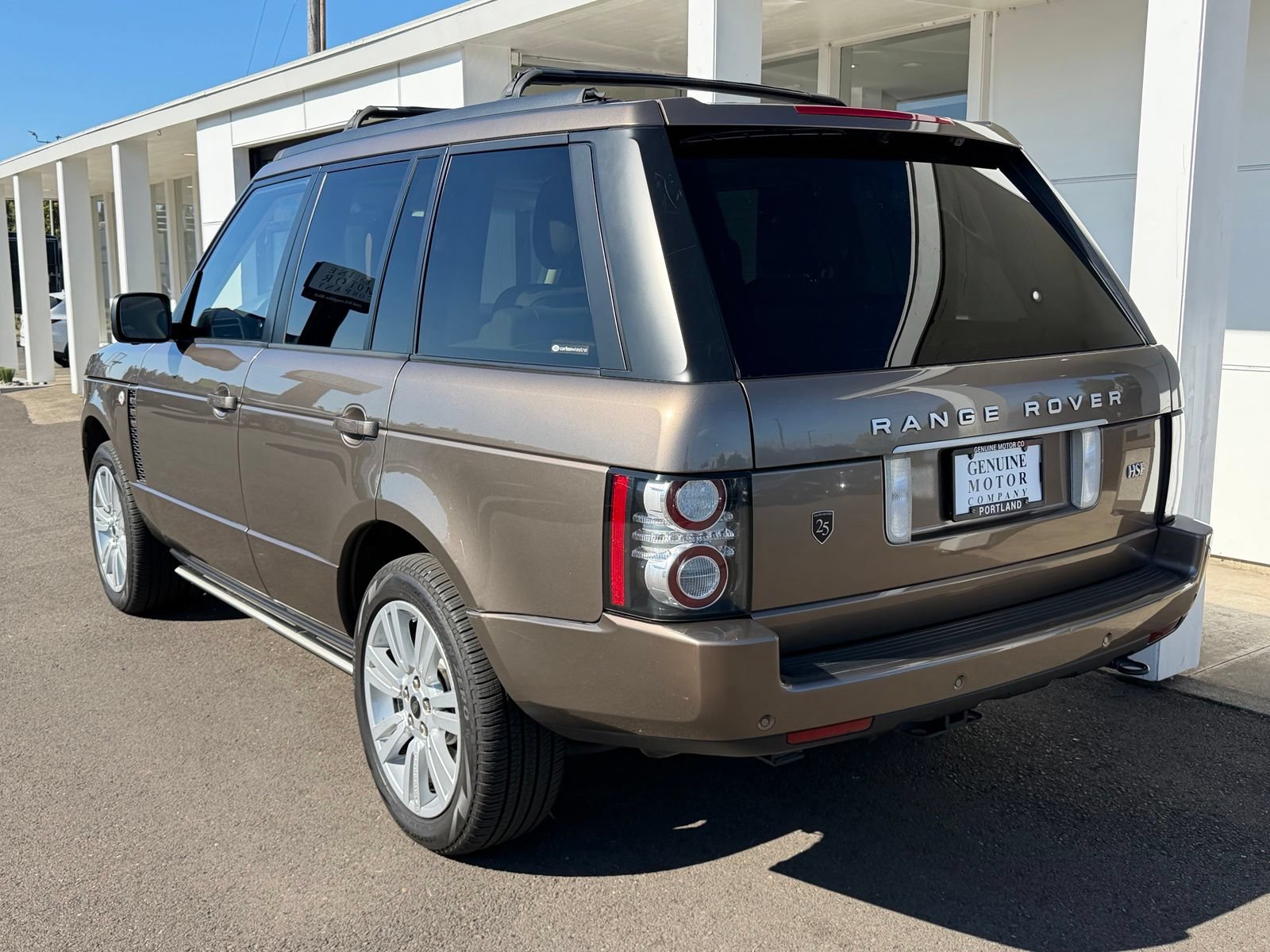Used 2012 Land Rover Range Rover HSE LUX w/ Luxury Interior Pkg AWD/4WD image 3
