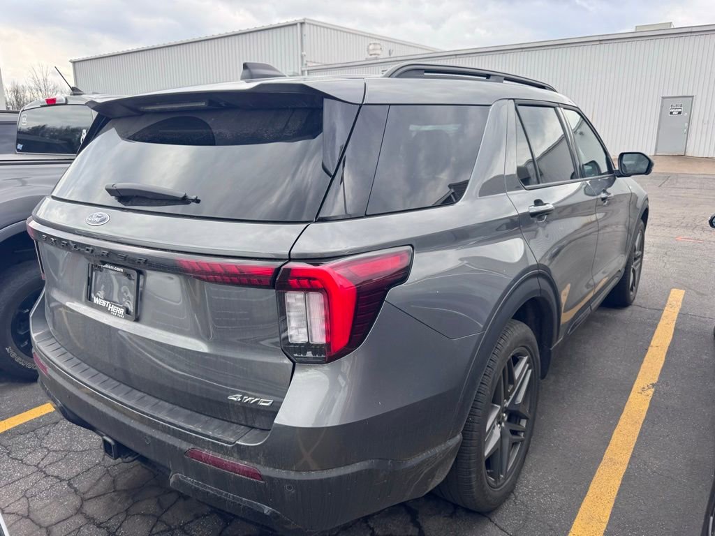 Used 2026 Ford Explorer ST-Line w/ ST-Line Street Pack AWD/4WD image 4