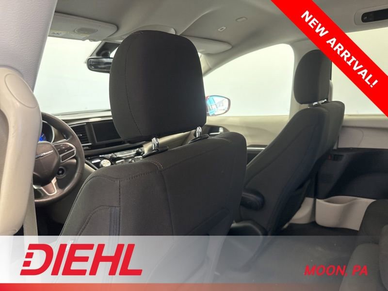 Used 2018 Chrysler Pacifica Touring Plus w/ Tire & Wheel Group image 20