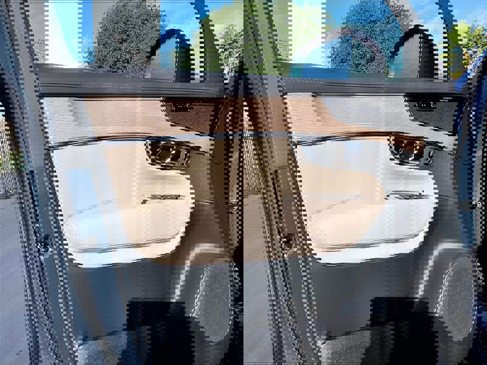 New 2026 Volvo XC90 T8 Plus w/ Protection Package Premier image 24