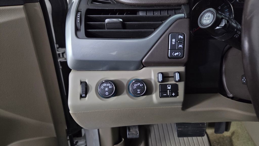 Used 2018 Chevrolet Tahoe LT w/ LT Signature Package AWD/4WD image 20