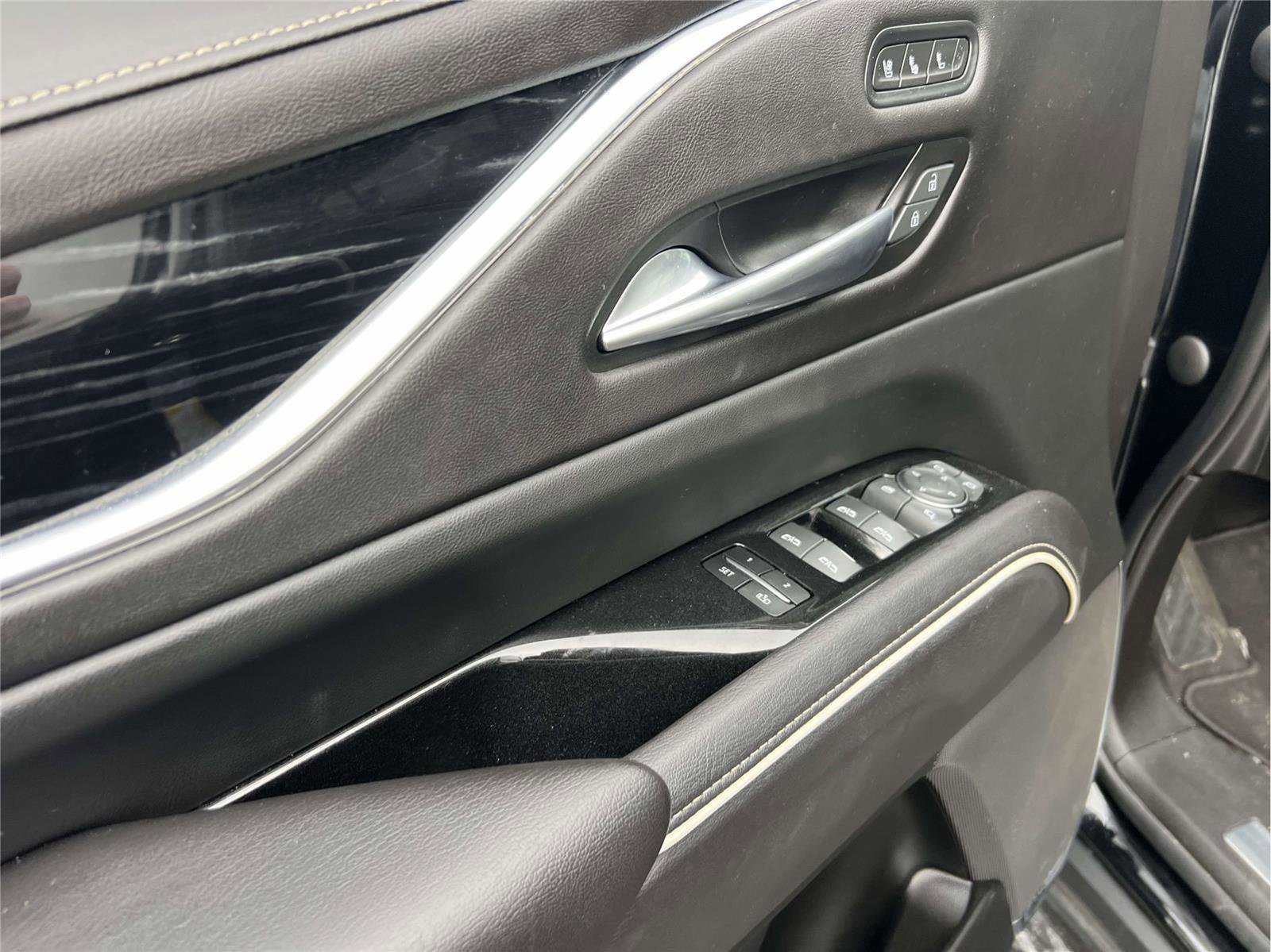 Used 2022 Cadillac Escalade ESV Sport image 16