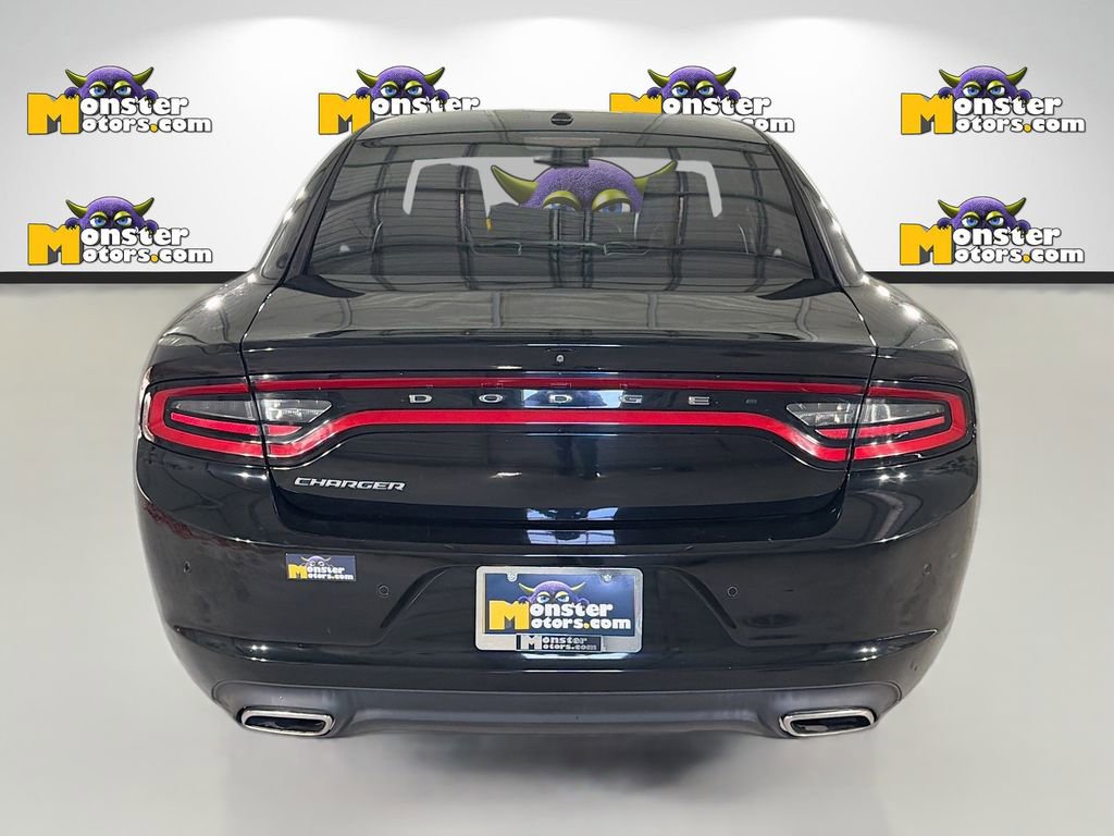 Used 2020 Dodge Charger SXT w/ Leather Interior Group RWD image 5
