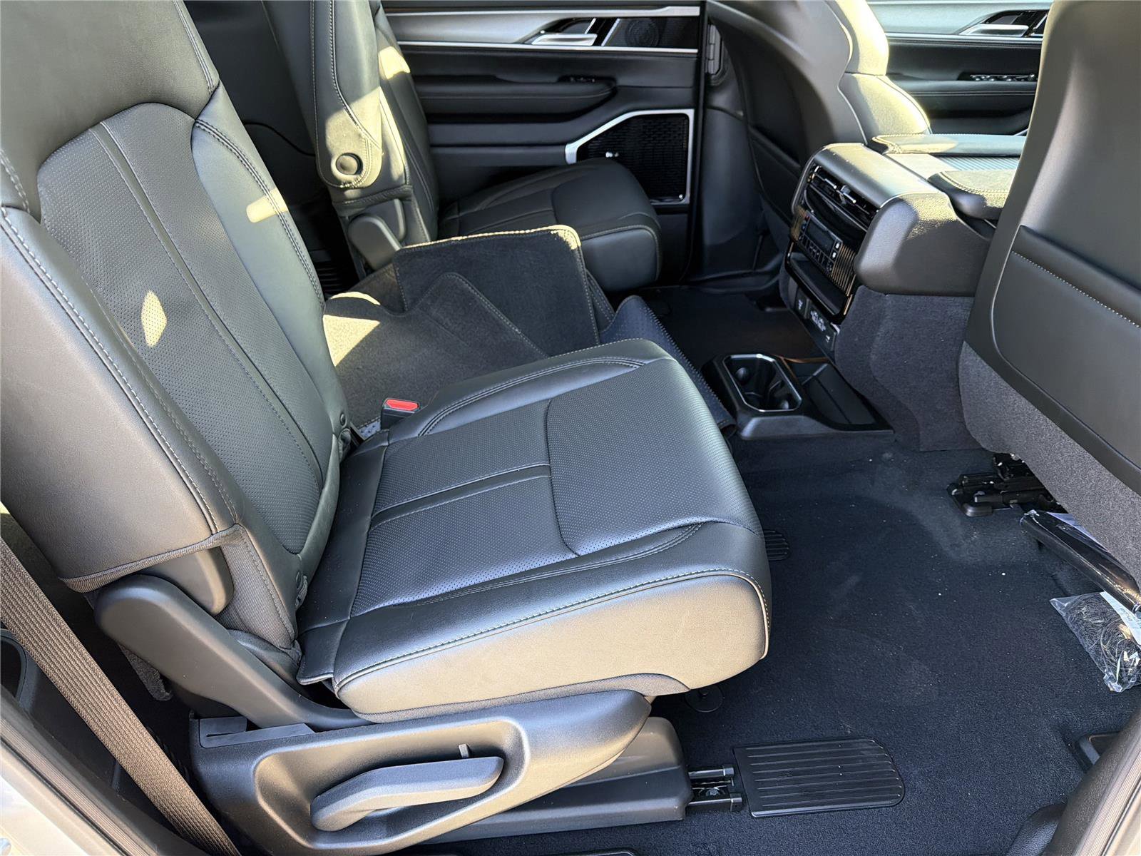 New 2026 Jeep Grand Wagoneer L Limited image 17