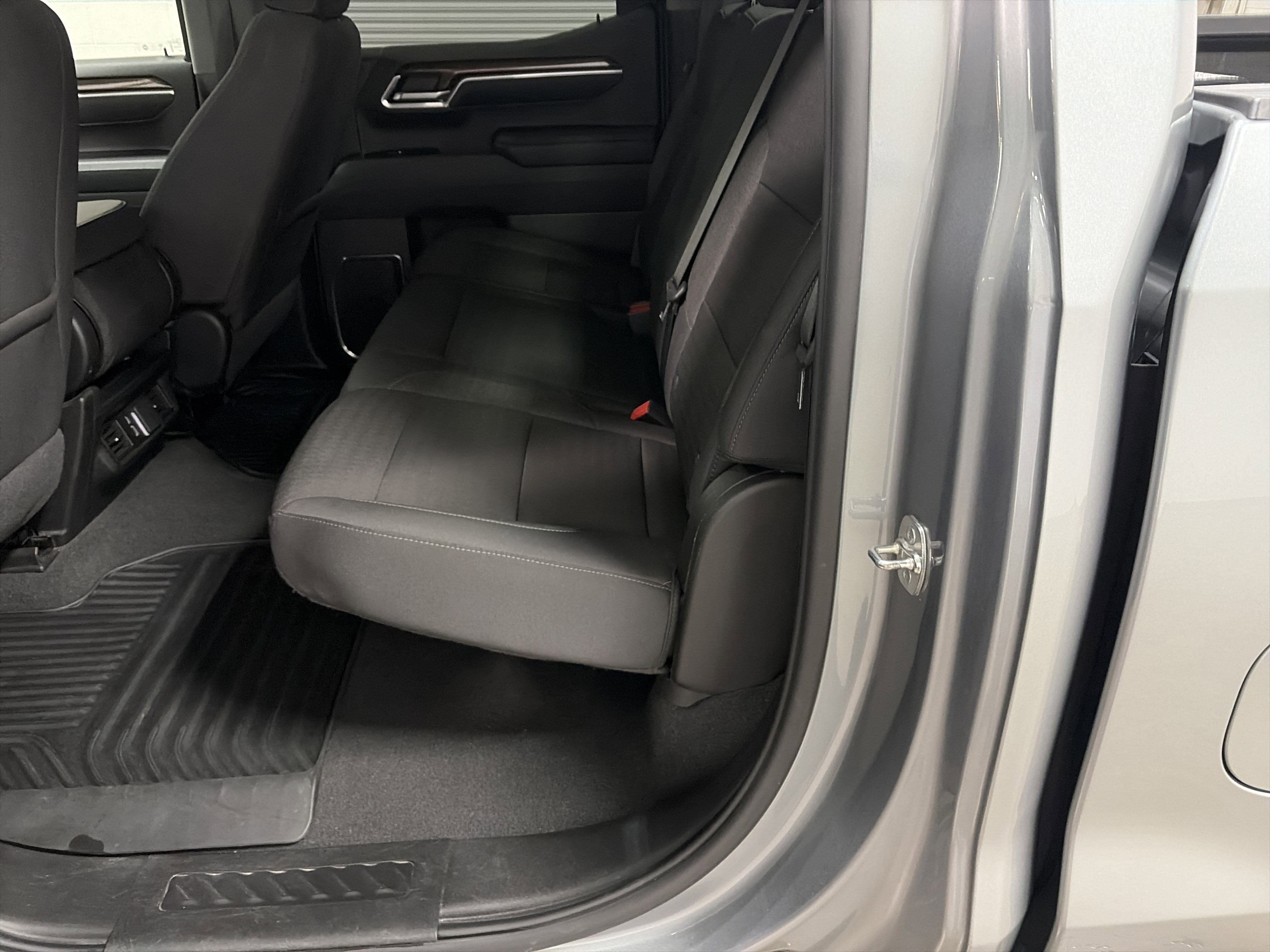 Used 2025 Chevrolet Silverado 1500 LT image 23