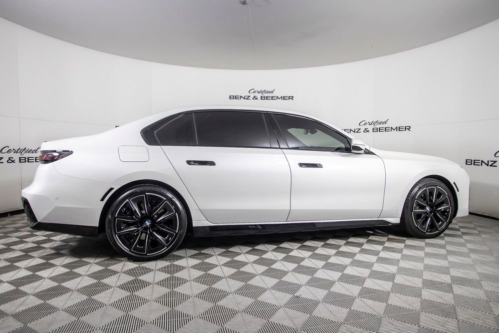 Used 2025 BMW 740i w/ Premium Package RWD image 4