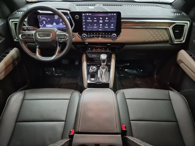 Used 2025 GMC Canyon Denali image 13