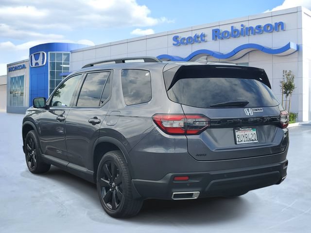 Certified 2025 Honda Pilot Black Edition image 3