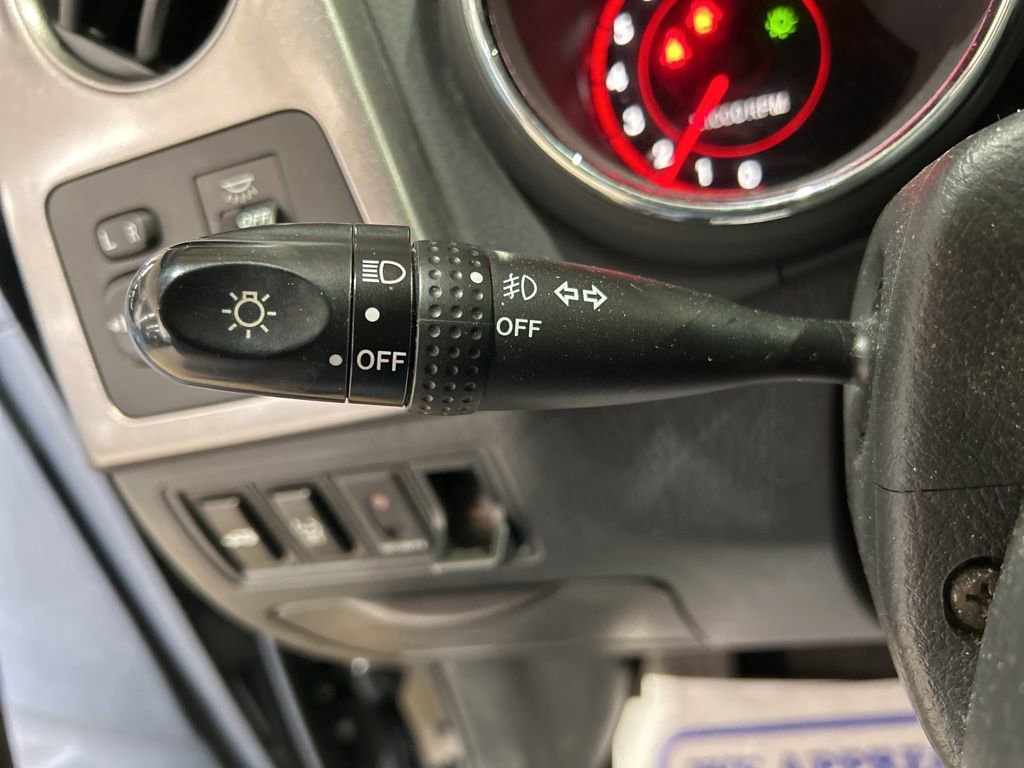 Used 2005 Pontiac Vibe AWD image 15