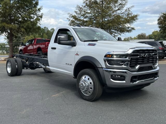New 2025 RAM 5500 4x4 Regular Cab image 14
