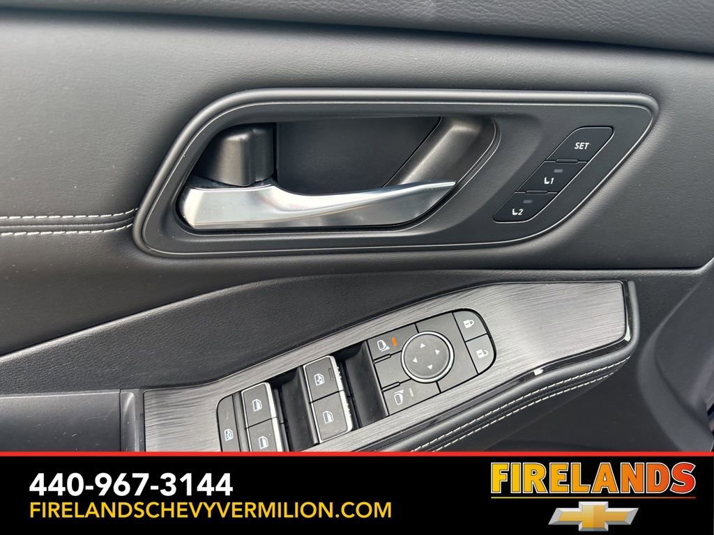 Used 2025 Nissan Rogue SL w/ Tech Package image 14