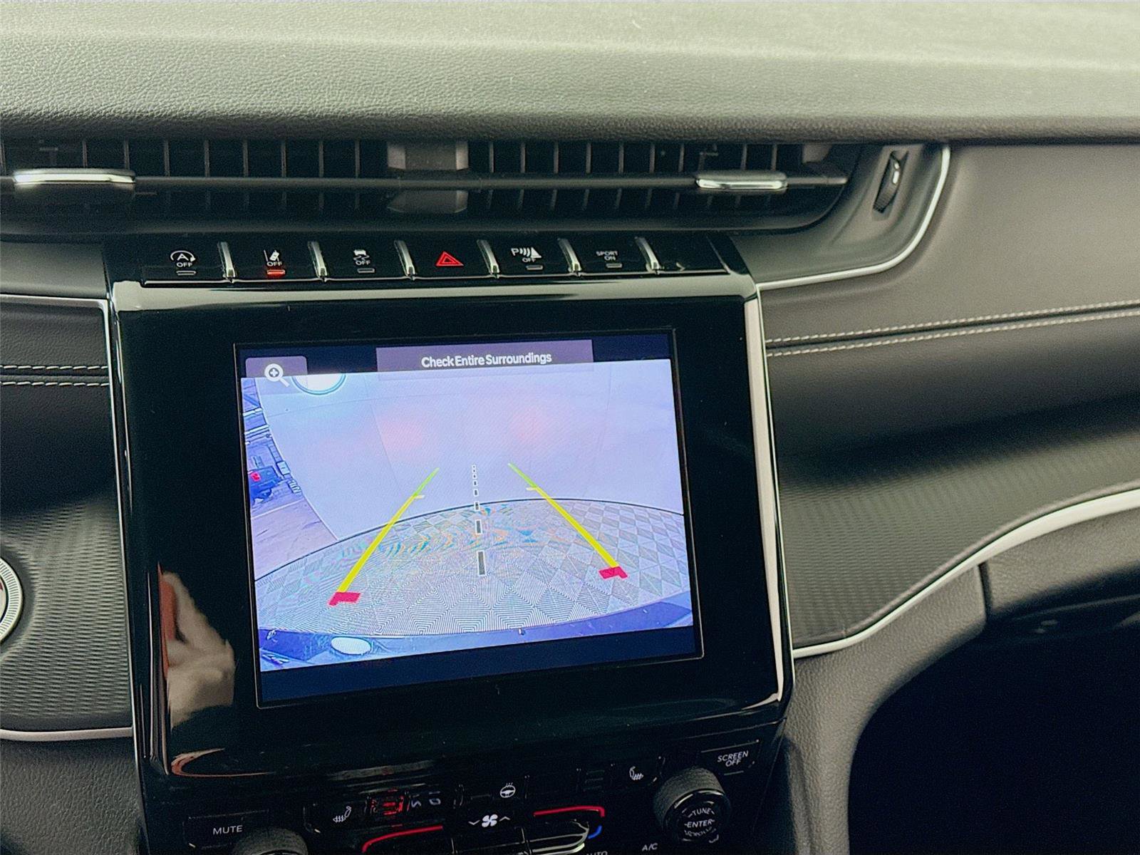 Used 2024 Jeep Grand Cherokee L Laredo image 7