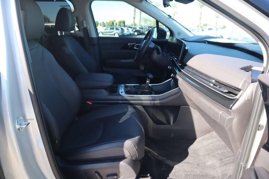 Used 2025 Kia Carnival SX Prestige image 19